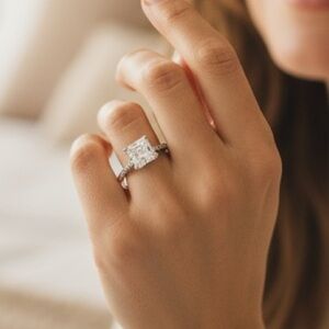 Dazzling Solid Silver 0.8ct Moissanite ring